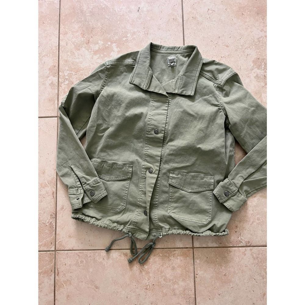 True Craft size large army green jacket